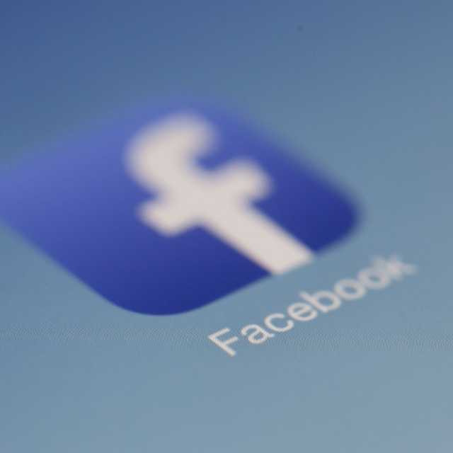 Facebook te sorprenderá con historias generadas por IA personalizadas solo para ti ¿Quieres verlas?